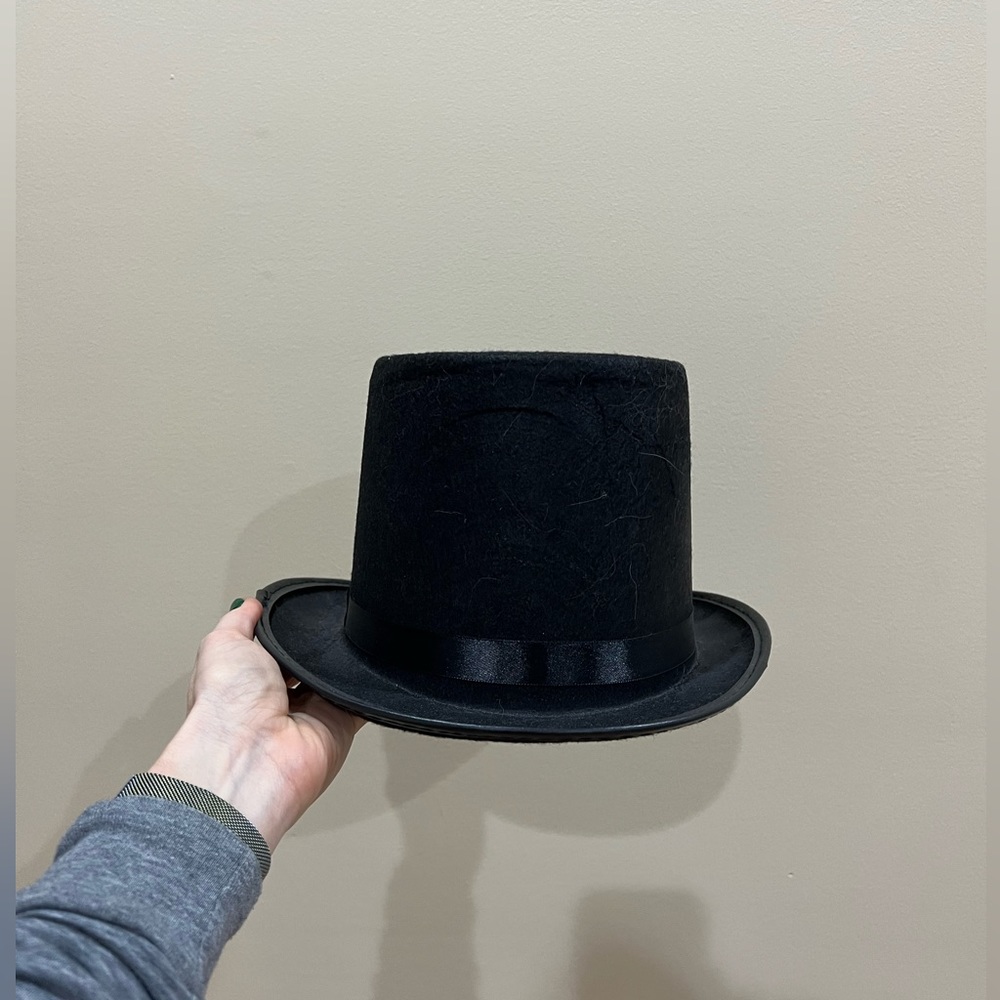 Top hat | Black top hat | Pilgrim | Ringmaster | Greatest Showman